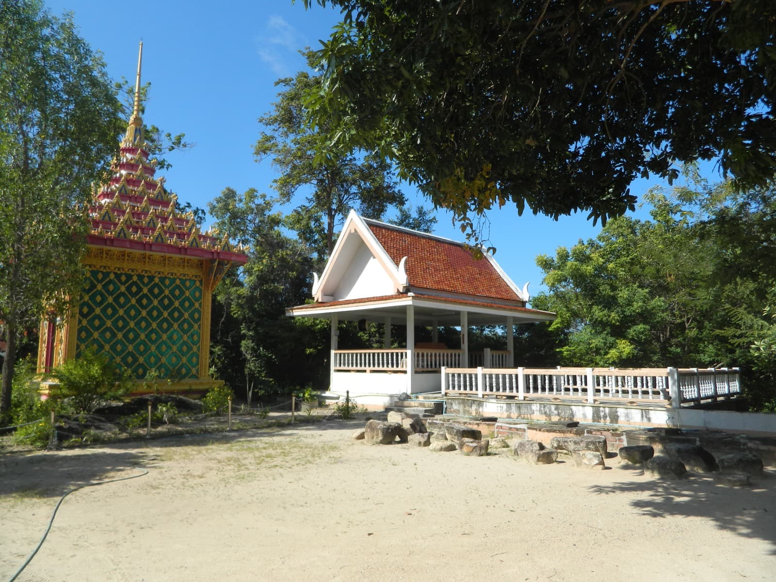 Wat Phu Khao Noi